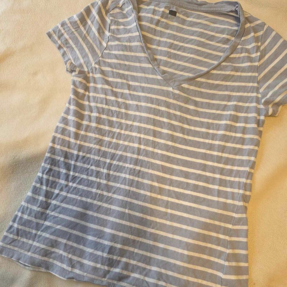 100% Cotton AE Top size XS $10
